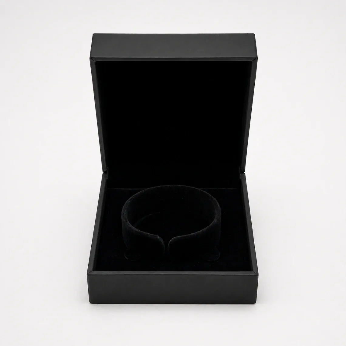 Schwarze Schmuckbox für Armbänder – Kompakte Geschenkbox